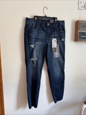 1822 Denim ankle Skinny Jeans in Dark Blue with Distressed Details